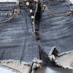 Levi’s short shorts size 27